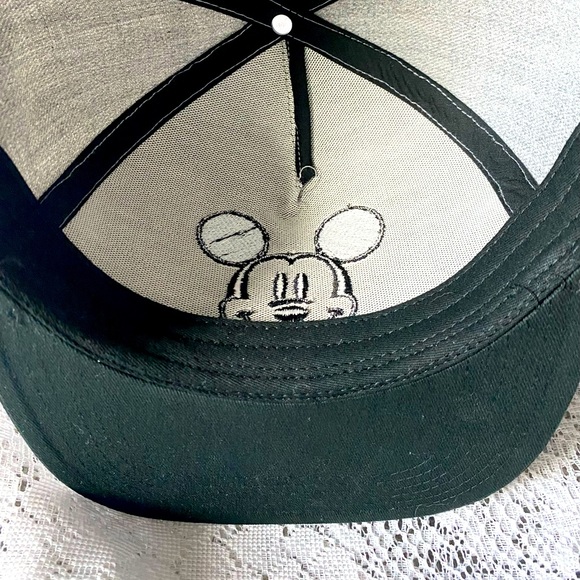 Mickey Mouse hat - Picture 4 of 4